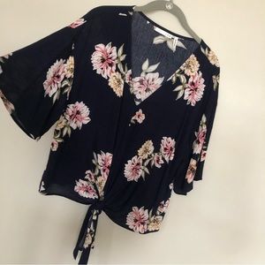 loose sleeve tie front top
